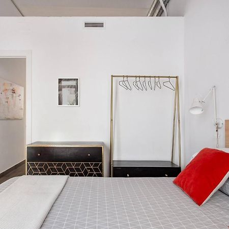 Stylish Apartment With Terrace For Couple Or Family Barselona Dış mekan fotoğraf