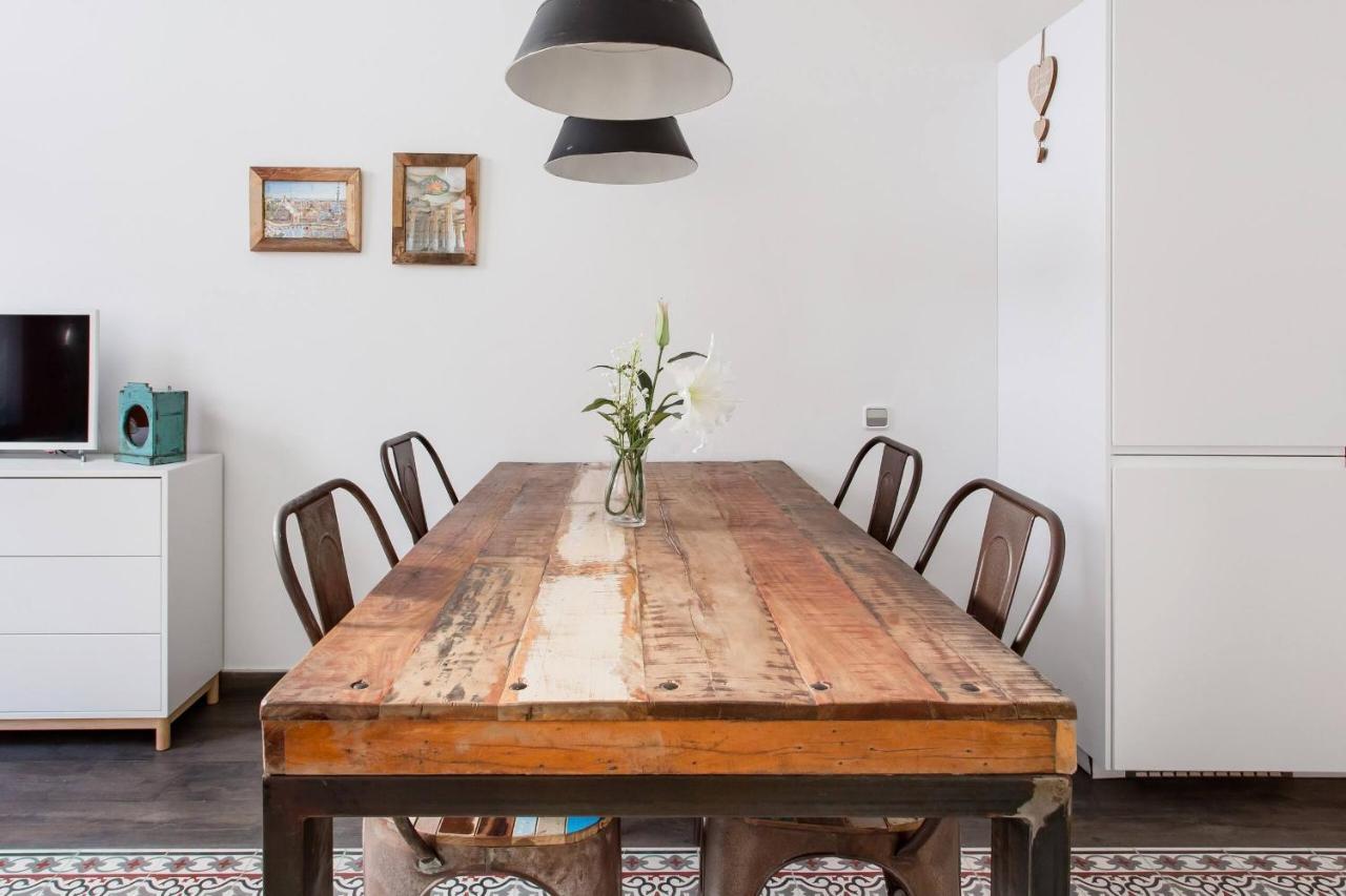Stylish Apartment With Terrace For Couple Or Family Barselona Dış mekan fotoğraf
