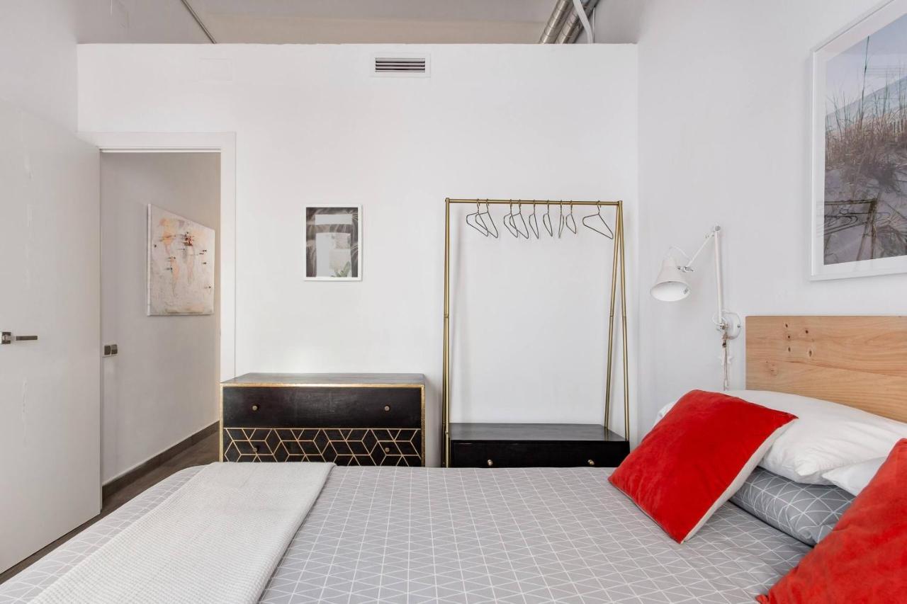 Stylish Apartment With Terrace For Couple Or Family Barselona Dış mekan fotoğraf