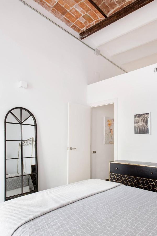 Stylish Apartment With Terrace For Couple Or Family Barselona Dış mekan fotoğraf