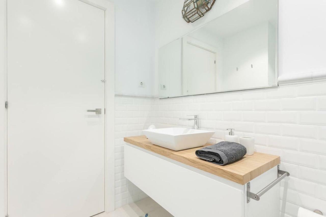 Stylish Apartment With Terrace For Couple Or Family Barselona Dış mekan fotoğraf