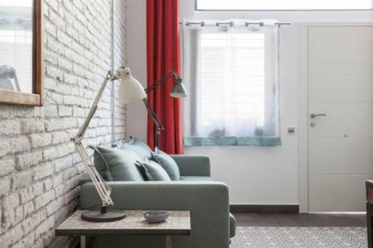 Stylish Apartment With Terrace For Couple Or Family Barselona Dış mekan fotoğraf